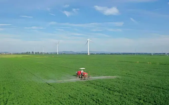 What are the components and functions of potassium acetate in fertilizers?