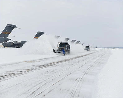 Snow melting liquid potassium acetate