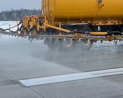 Deicing solid potassium acetate