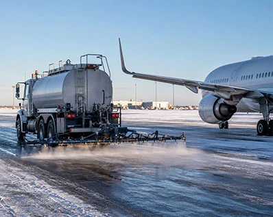 Deicing solid potassium acetate