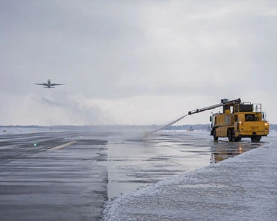 Deicing solid potassium acetate