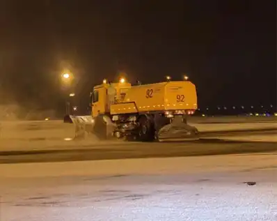 Solid Potassium Acetate for Commercial Facility Ice Prevention
