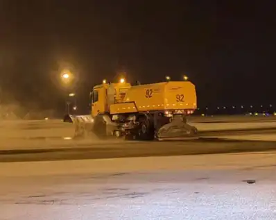 How to Use Solid Potassium Acetate for Large-Scale Snow Removal?