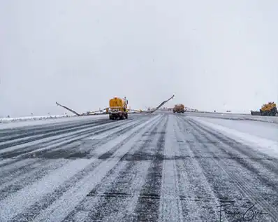Safe Application Techniques for Potassium Acetate Deicing Liquid on Airport Runways