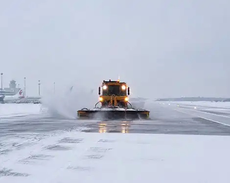 How does Solid Potassium Acetate Compare to Other Deicing Agents for Airport Runways?